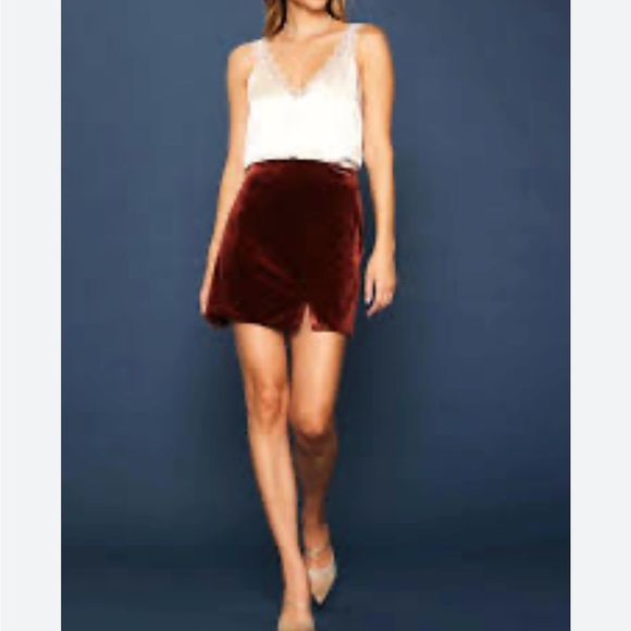 Elegant Velvet Fuchsia mini skirt with tags. Brand new! Never worn - Picture 3 of 11